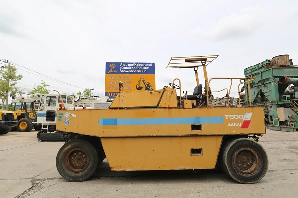 จำหน่าย รถขุด รถตัก รถบด รถปูยาง รถดันดิน รถเจาะ รถเกรด เครื่องจักรในงานก่อสร้างทุกประเภท นำเข้าจาก ญี่ปุ่น อเมริกา เยอรมัน สภาพพร้อมใช้ทุกคัน เอกสารครบ จัดไฟแนนท์ได้   -รถขุด Komatsu PC30, PC40, PC60, PC100, PC120, PC200 -รถตักล้อยาง Komatsu WA100, WA150