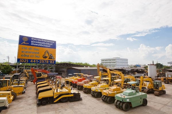 จำหน่าย รถขุด รถตัก รถบด รถปูยาง รถดันดิน รถเจาะ รถเกรด เครื่องจักรในงานก่อสร้างทุกประเภท นำเข้าจาก ญี่ปุ่น อเมริกา เยอรมัน สภาพพร้อมใช้ทุกคัน เอกสารครบ จัดไฟแนนท์ได้   -รถขุด Komatsu PC30, PC40, PC60, PC100, PC120, PC200 -รถตักล้อยาง Komatsu WA100, WA150