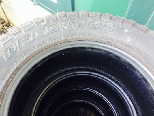 ขายยางMUD deestone245 75 16 ปี13 ลงพื้นปี14วิ่งไม่ถึงพันโล สภาพสวยๆ