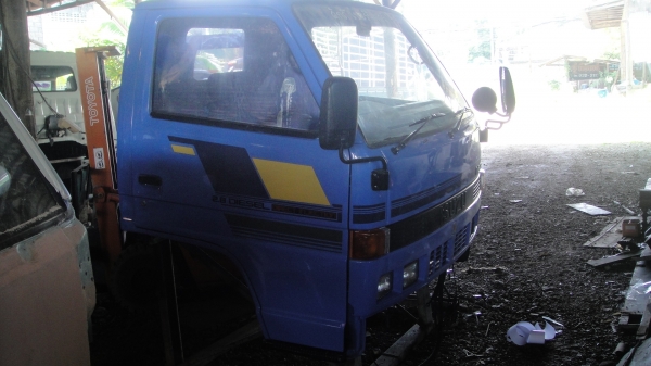 หัว ISUZU NKR ห้างแท้ สีใหม่สวย ขาดีดหน้า-หลัง ของครบ ราคาถูก