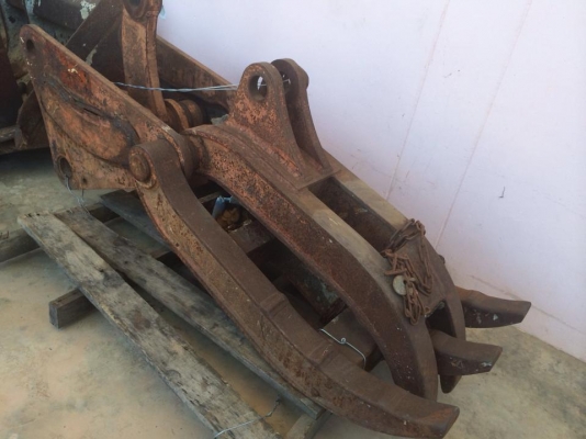 ขายปากคีบเหล็ก ใช้กับ รถขุด PC 120 นำเข้าจากญี่ปุ่น ติดต่อ 081-2990958/089-8368497 (เจ้าของขายเอง)