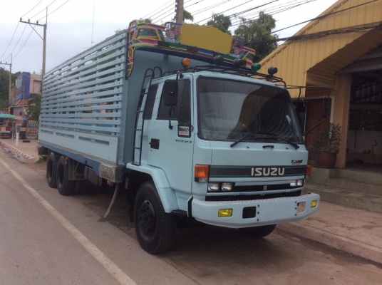 ขายISUZU 10ล้อRocky 175 แรง ยาว 7.2 ม. (ยาวพิเศษรถห้างแท้) กะบะพื้นปูสแตนเลส ตีนเป็ด ครัทซีดี เครื่องดี ยางดี ขาย 700,000 บาท