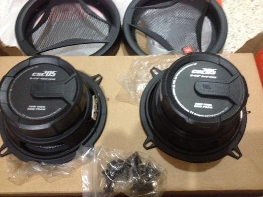 JBL CS 205 5นิ้ว2ทางของเเท้ของใหม่เก่าเก็บยังำไม่ได้ใช้งาน