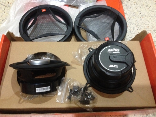 JBL CS 205 5นิ้ว2ทางของเเท้ของใหม่เก่าเก็บยังำไม่ได้ใช้งาน