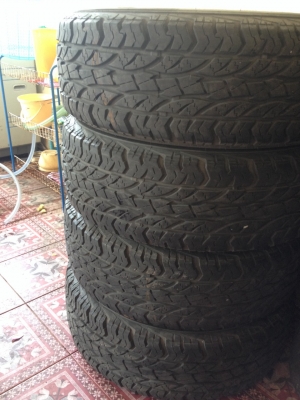 ขายยาง 245 / 7O/ 16 ปี 11 ไม่มีปะดอกยางนิ้มๆ