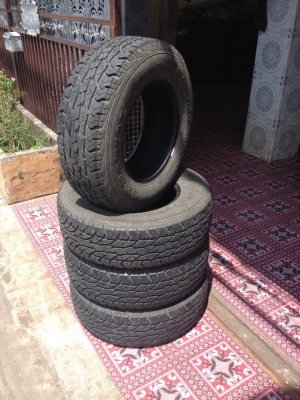 ขายยาง 245 / 7O/ 16 ปี 11 ไม่มีปะดอกยางนิ้มๆ