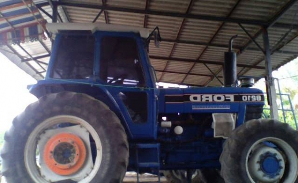 ขาย FORD 8210  คาราโร่ 10น็อต พร้อมอุปกรณ์ ต่อพ่วง สำหรับไร่อ้อย 3ชิ้น