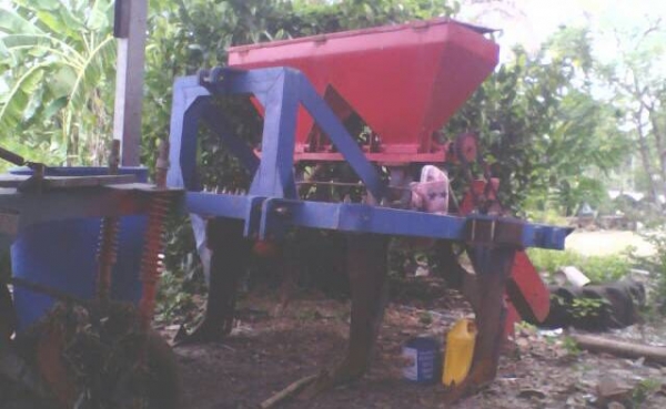 ขาย FORD 8210  คาราโร่ 10น็อต พร้อมอุปกรณ์ ต่อพ่วง สำหรับไร่อ้อย 3ชิ้น