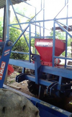 ขาย FORD 8210  คาราโร่ 10น็อต พร้อมอุปกรณ์ ต่อพ่วง สำหรับไร่อ้อย 3ชิ้น