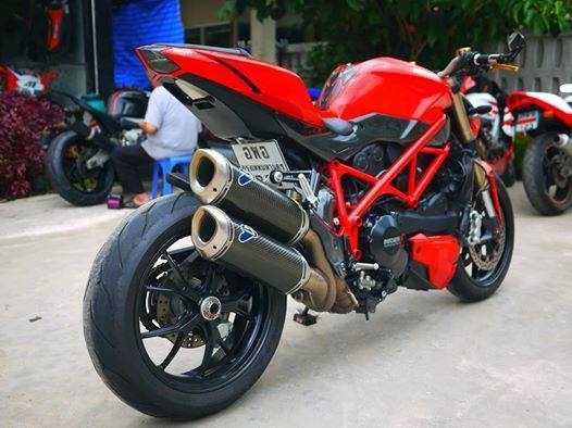 ขาย Ducati Street fighter 848 ปี 2012 ทะเบียนแท้ รถศูนย์ทองหล่อ สภาพหล่อๆ ของแต่งแพงๆ