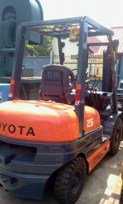 @@ FORKLIFT TOYOTA 2.5 TON @@