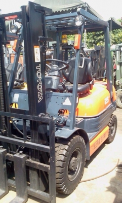 @@ FORKLIFT TOYOTA 2.5 TON @@