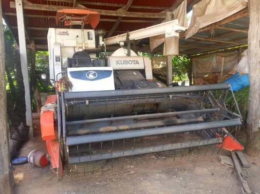 ขายรถเกี่ยวข้าวKUBOTA DC95 เครื่องดี ช่วงล่างดี ทำงานน้อย ใบแท็กซื้อใหม่ยังไม่ได้ใช้1ข้าง ทำงานคล่อง  เกี่ยวเร็ว พร้อมใช้งาน เอกสารพร้อมโอน สนใจโทร090-8588220คุณนะ ID:narong498 หรือwww.truck.in.th/498