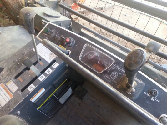 ขายรถเกี่ยวข้าวKUBOTA DC95 เครื่องดี ช่วงล่างดี ทำงานน้อย ใบแท็กซื้อใหม่ยังไม่ได้ใช้1ข้าง ทำงานคล่อง  เกี่ยวเร็ว พร้อมใช้งาน เอกสารพร้อมโอน สนใจโทร090-8588220คุณนะ ID:narong498 หรือwww.truck.in.th/498