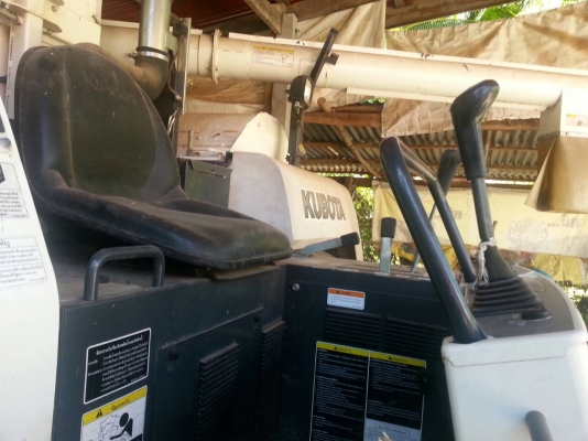 ขายรถเกี่ยวข้าวKUBOTA DC95 เครื่องดี ช่วงล่างดี ทำงานน้อย ใบแท็กซื้อใหม่ยังไม่ได้ใช้1ข้าง ทำงานคล่อง  เกี่ยวเร็ว พร้อมใช้งาน เอกสารพร้อมโอน สนใจโทร090-8588220คุณนะ ID:narong498 หรือwww.truck.in.th/498