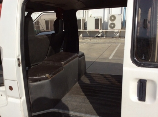 ขายรถตู้ มิตซู L300 ประตูเปิด2ด้าน จดปี05 เครื่องดีเซล 4D56 เกียร์ธรรมดา เพาเวอร์ เบะหนัง เบาะหลัง2แถว แอร์เย็น แอร์ราวหลัง เครื่องแน่นดีมาก เกียร์แน่น ช่วงล่างดีครับ บ