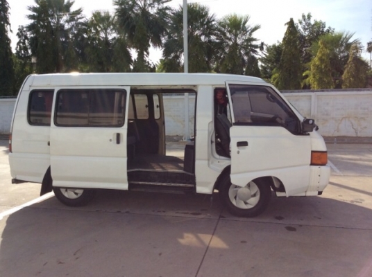 ขายรถตู้ มิตซู L300 ประตูเปิด2ด้าน จดปี05 เครื่องดีเซล 4D56 เกียร์ธรรมดา เพาเวอร์ เบะหนัง เบาะหลัง2แถว แอร์เย็น แอร์ราวหลัง เครื่องแน่นดีมาก เกียร์แน่น ช่วงล่างดีครับ บ