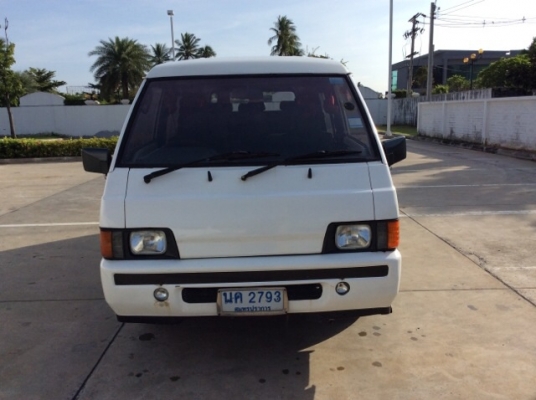 ขายรถตู้ มิตซู L300 ประตูเปิด2ด้าน จดปี05 เครื่องดีเซล 4D56 เกียร์ธรรมดา เพาเวอร์ เบะหนัง เบาะหลัง2แถว แอร์เย็น แอร์ราวหลัง เครื่องแน่นดีมาก เกียร์แน่น ช่วงล่างดีครับ บ