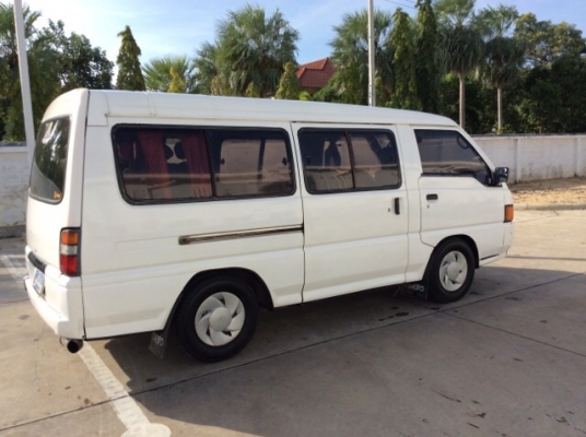 ขายรถตู้ มิตซู L300 ประตูเปิด2ด้าน จดปี05 เครื่องดีเซล 4D56 เกียร์ธรรมดา เพาเวอร์ เบะหนัง เบาะหลัง2แถว แอร์เย็น แอร์ราวหลัง เครื่องแน่นดีมาก เกียร์แน่น ช่วงล่างดีครับ บ