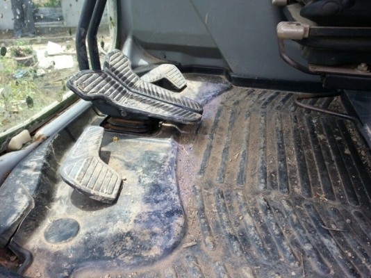 รถแบคโฮ KOBELCO SK200 / YN - 10 ( รถทำงาน 13,xxx ชม. ) , ( มีขาย 3 คัน. ) สนใจติดต่อ 081 - 6079515 รถแบคโฮ KOBELCO SK200 / YN - 10 ( รถทำงาน 13,xxx ชม. ) , ( มีขาย 3 คัน. ) สนใจติดต่อ 081 - 6079515