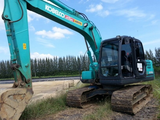 รถแบคโฮ KOBELCO  SK200 / YN - 10  ( รถทำงาน 13,xxx ชม. )  ,  ( มีขาย 3 คัน. )   สนใจติดต่อ  081 - 6079515