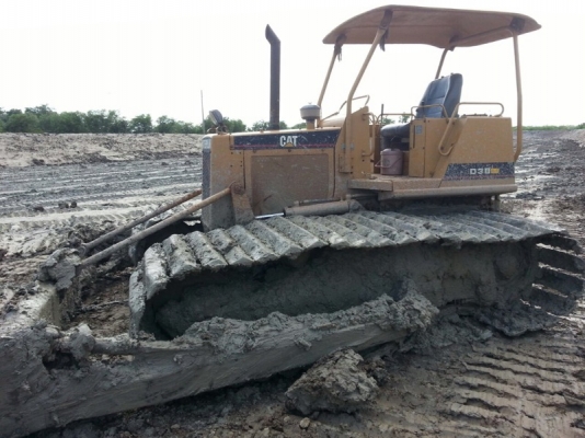 รถไถ CAT  D3B   ( มีขาย 2 คัน. )  สนใจติดต่อ 081 - 6079515