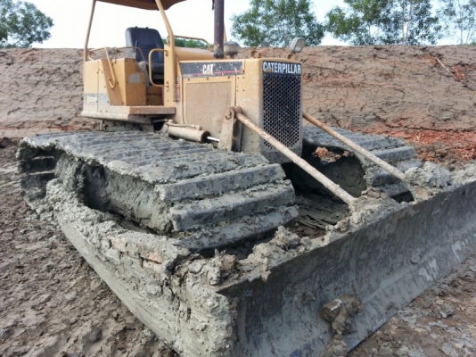 รถไถ CAT  D3B   ( มีขาย 2 คัน. )  สนใจติดต่อ 081 - 6079515