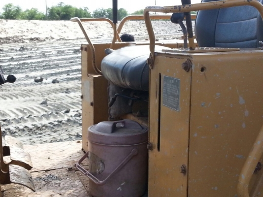 รถไถ CAT  D3B   ( มีขาย 2 คัน. )  สนใจติดต่อ 081 - 6079515