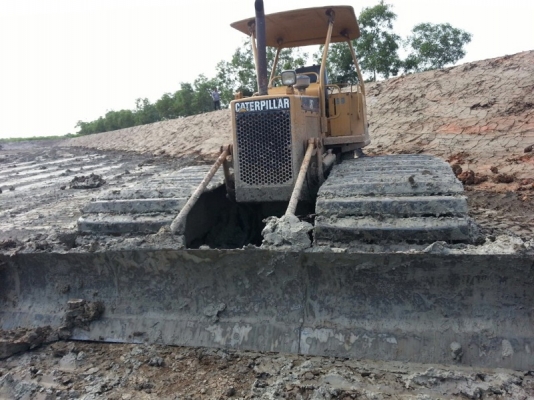 รถไถ CAT  D3B   ( มีขาย 2 คัน. )  สนใจติดต่อ 081 - 6079515