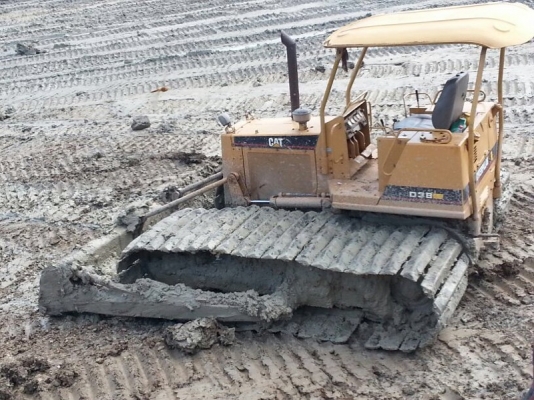 รถไถ CAT  D3B   ( มีขาย 2 คัน. )  สนใจติดต่อ 081 - 6079515