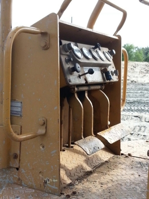 รถไถ CAT  D3B   ( มีขาย 2 คัน. )  สนใจติดต่อ 081 - 6079515