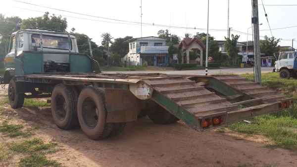 ขายด่วนสิบล้อเพลาเดียว เทรนเลอร์บรรทุกแบ็คโฮ200-320สบายราคาไม่แพงโทร0843923995