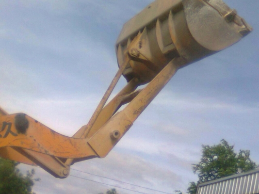 ขายด่วน KOMATSU JH30 รถตักล้อยาง ต่อแขนยาวแล้วพร้อมใช้งานได้เลยครับ ตักขึ้นรถบรรทุกสิบล้อรถพ่วงได้เลย เครื่องแรงดีใช้งานง่ายคล่องตัวสุดๆ เอกสารสัญญาซื้อขาย ราคาต่อรองได้ครับ