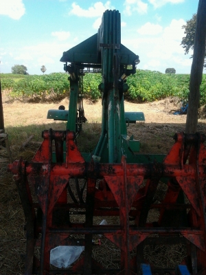 ขายคีบอ้อย KMT สภาพใหม่มาก ถอดออกจาก6600 คีบได้ปีเดียว