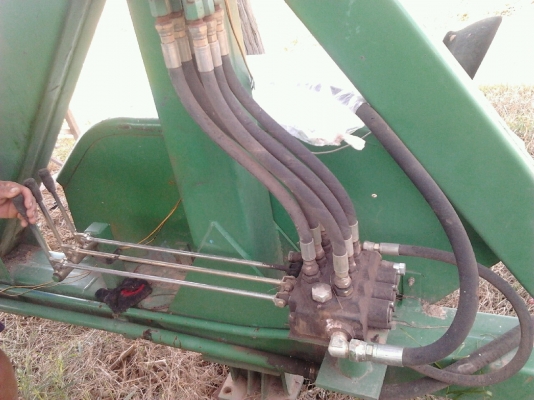 ขายคีบอ้อย KMT สภาพใหม่มาก ถอดออกจาก6600 คีบได้ปีเดียว