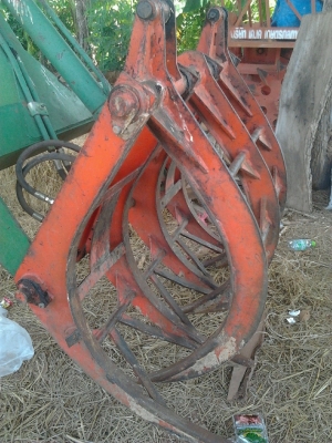 ขายคีบอ้อย KMT สภาพใหม่มาก ถอดออกจาก6600 คีบได้ปีเดียว