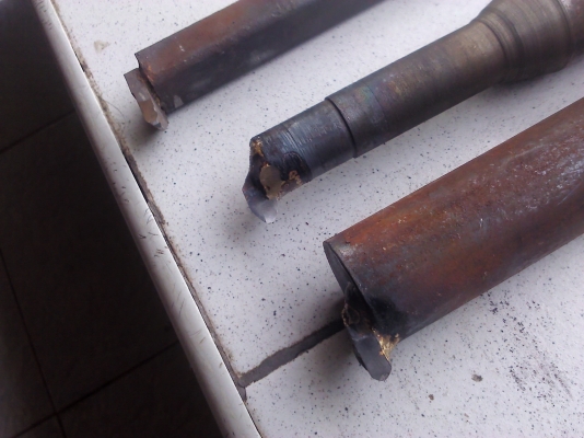 มีดกลึงแบบเชื่อมติดพร้อมด้ามและเจียร์ให้(มีVDOทดสอบกลึงให้ดู) ใช้ได้เลยเมื่อไปถึง เชื่อมให้แบบหนึ่งด้านและสองด้าน