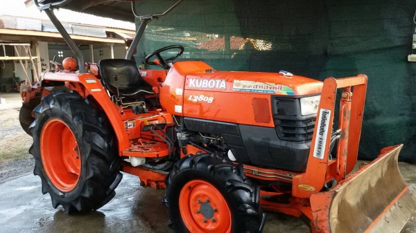 ปัญญาแทรคเตอร์มาแล้ว...จัดมาให้ครับ คูโบต้า L2808 ใบมีด พร้อมผาน5ตราช้าง เล่มทะเบียนพร้อม ส่งทั่วไทย จัดส่ง อ.เมือง จ.เพชรบูรณ์