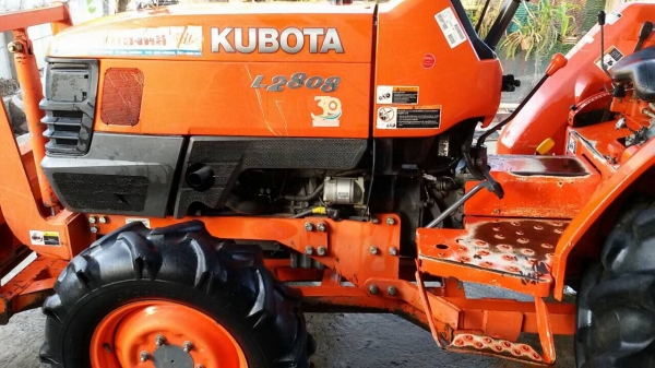 ปัญญาแทรคเตอร์มาแล้ว...จัดมาให้ครับ คูโบต้า L2808 ใบมีด พร้อมผาน5ตราช้าง เล่มทะเบียนพร้อม ส่งทั่วไทย จัดส่ง อ.เมือง จ.เพชรบูรณ์