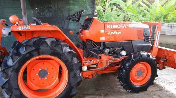 ปัญญาแทรคเตอร์มาแล้ว...จัดมาให้ครับ คูโบต้า L2808 ใบมีด พร้อมผาน5ตราช้าง เล่มทะเบียนพร้อม ส่งทั่วไทย จัดส่ง อ.เมือง จ.เพชรบูรณ์