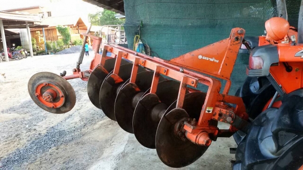 ปัญญาแทรคเตอร์มาแล้ว...จัดมาให้ครับ คูโบต้า L2808 ใบมีด พร้อมผาน5ตราช้าง เล่มทะเบียนพร้อม ส่งทั่วไทย จัดส่ง อ.เมือง จ.เพชรบูรณ์