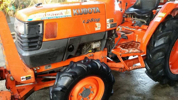 ปัญญาแทรคเตอร์มาแล้ว...จัดมาให้ครับ คูโบต้า L2808 ใบมีด พร้อมผาน5ตราช้าง เล่มทะเบียนพร้อม ส่งทั่วไทย จัดส่ง อ.เมือง จ.เพชรบูรณ์