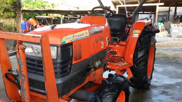 ปัญญาแทรคเตอร์มาแล้ว...จัดมาให้ครับ คูโบต้า L2808 ใบมีด พร้อมผาน5ตราช้าง เล่มทะเบียนพร้อม ส่งทั่วไทย จัดส่ง อ.เมือง จ.เพชรบูรณ์