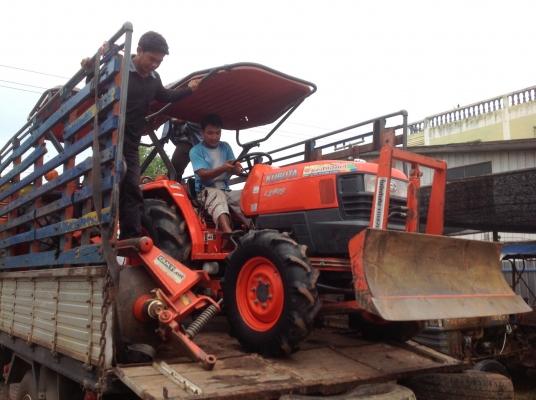 ปัญญาแทรคเตอร์มาแล้ว...จัดมาให้ครับ คูโบต้า L2808 ใบมีด พร้อมผาน5ตราช้าง เล่มทะเบียนพร้อม ส่งทั่วไทย จัดส่ง อ.เมือง จ.เพชรบูรณ์