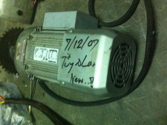 มอเตอร์เกี่ยร์ทด MISUBISHI ขนาด 300 W. หมุนที่ 180 รอบต่อนาที ใช้ไฟบ้าน 220 V.ได้ แรงบิดเยอะ