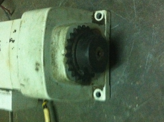 มอเตอร์เกี่ยร์ทด MISUBISHI ขนาด 300 W. หมุนที่ 180 รอบต่อนาที ใช้ไฟบ้าน 220 V.ได้ แรงบิดเยอะ