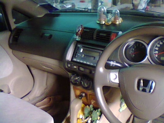 ขายHONDA CITY ปี04 ตัวท๊อป รถผู้หญิงใช้ครับ ขาย190,000บาท มีประกันชั้น1 แถมให้ไปด้วยครับ(เพิ่งทำได้เดือนเดียว)