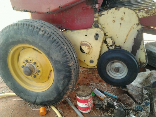 ขายเครื่องอัดฟาง NEW HOLLAND 276