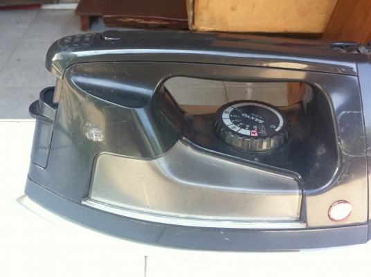 เตารีดไอน้ำหลายยี่ห้อ Nation,TOSHIBA,HITASHI เคลื่อบให้ลื่นขึ้นและป้องกันการไฟม้ติดเสื้อผ้า