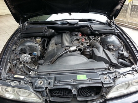 523I E39 ปี 1998 สีดำ สภาพดี สีสวย ติด LPG วิ่งดี เครื่องนิ่ง รถไม่มีปัญหา  รถบ้านใช้เอง